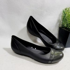 Crocs Black‎ Round Toe Slip-On Flats Size 7